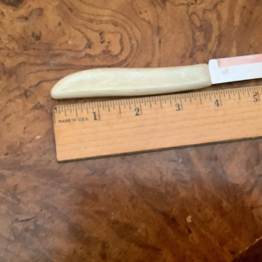 Vintage QUIKUT Stainless Steele 8.75” Steak Knives Ivory Plastic Handle Lot of 3